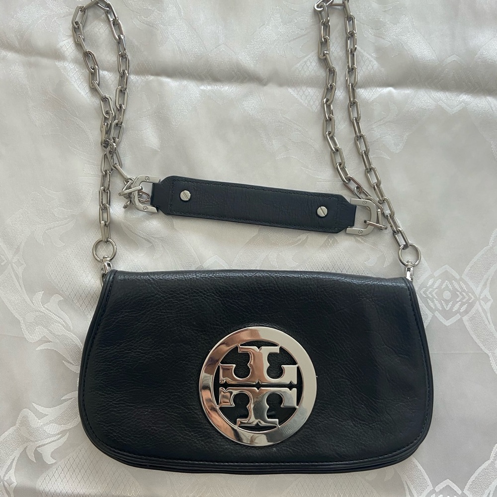 Tory Burch Reva logo clutch